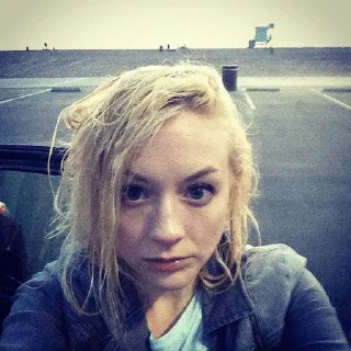 Emily Kinney/Beth Greene