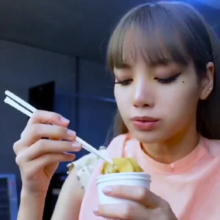 ★ lisa ˚.﹆ by @impisya
